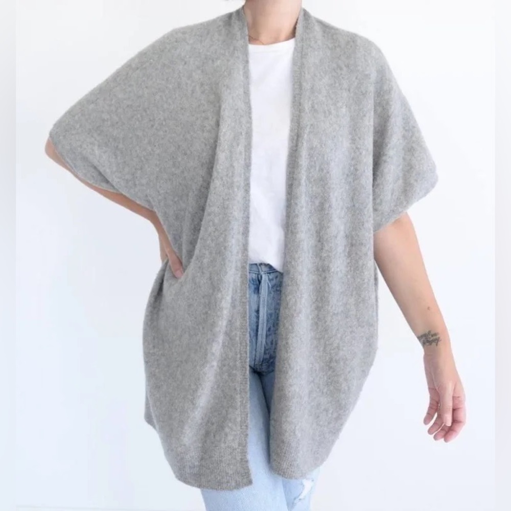 Community Aritzia Grey Wool Short Sleeve Cardigan Women’s Size X-Small/Small